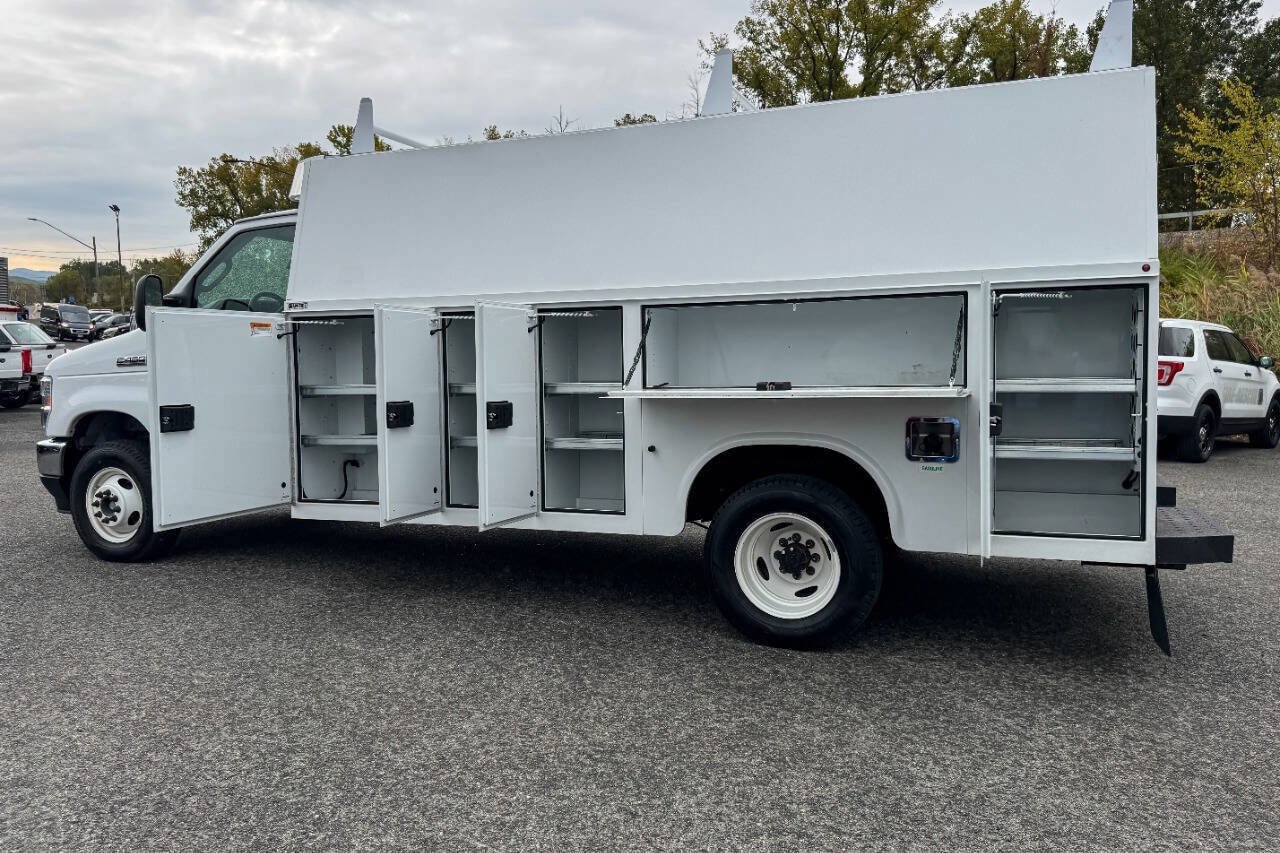 Used 2024 Ford E-450 and Econoline 450 Super Duty w/ Power Windows & Locks Group RWD image 21