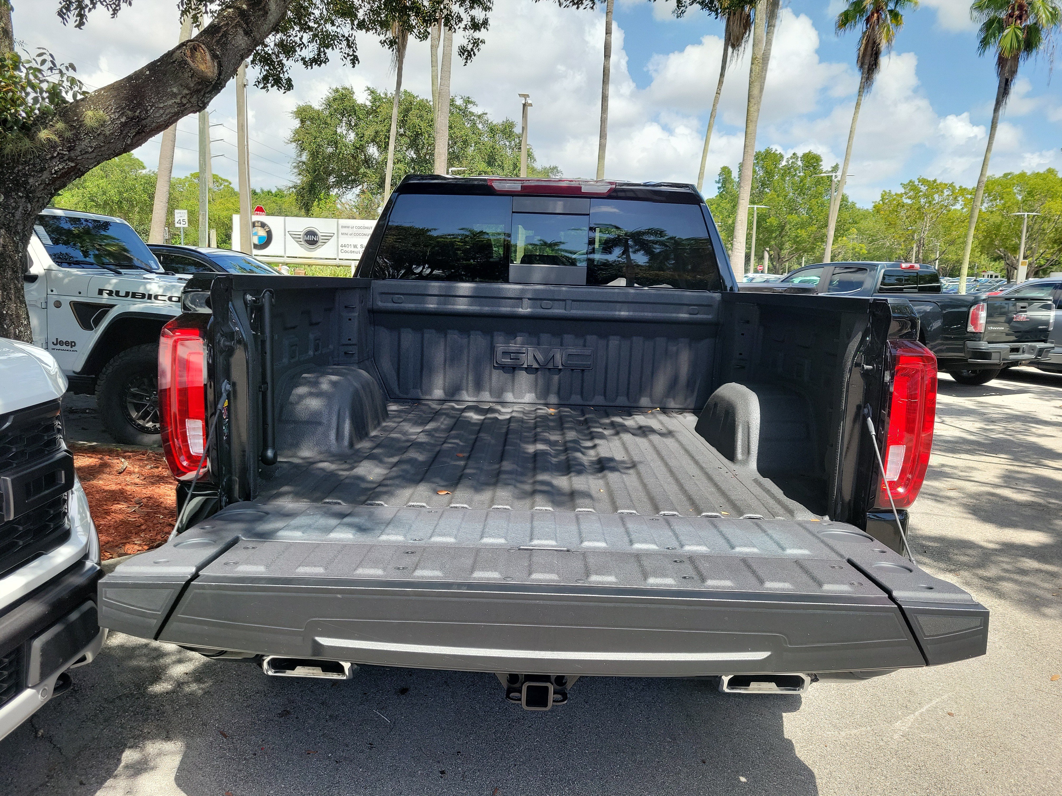 Used 2025 GMC Sierra 1500 AT4 w/ AT4 Premium Package AWD/4WD image 6