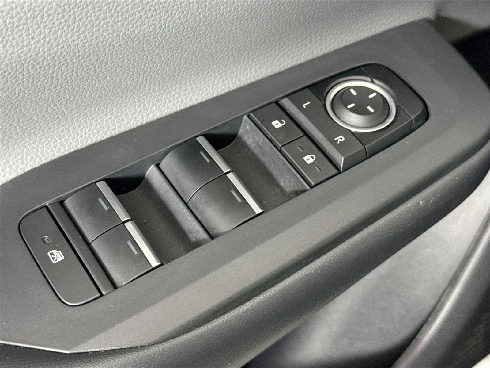 Certified 2025 Toyota Prius XLE FWD image 27