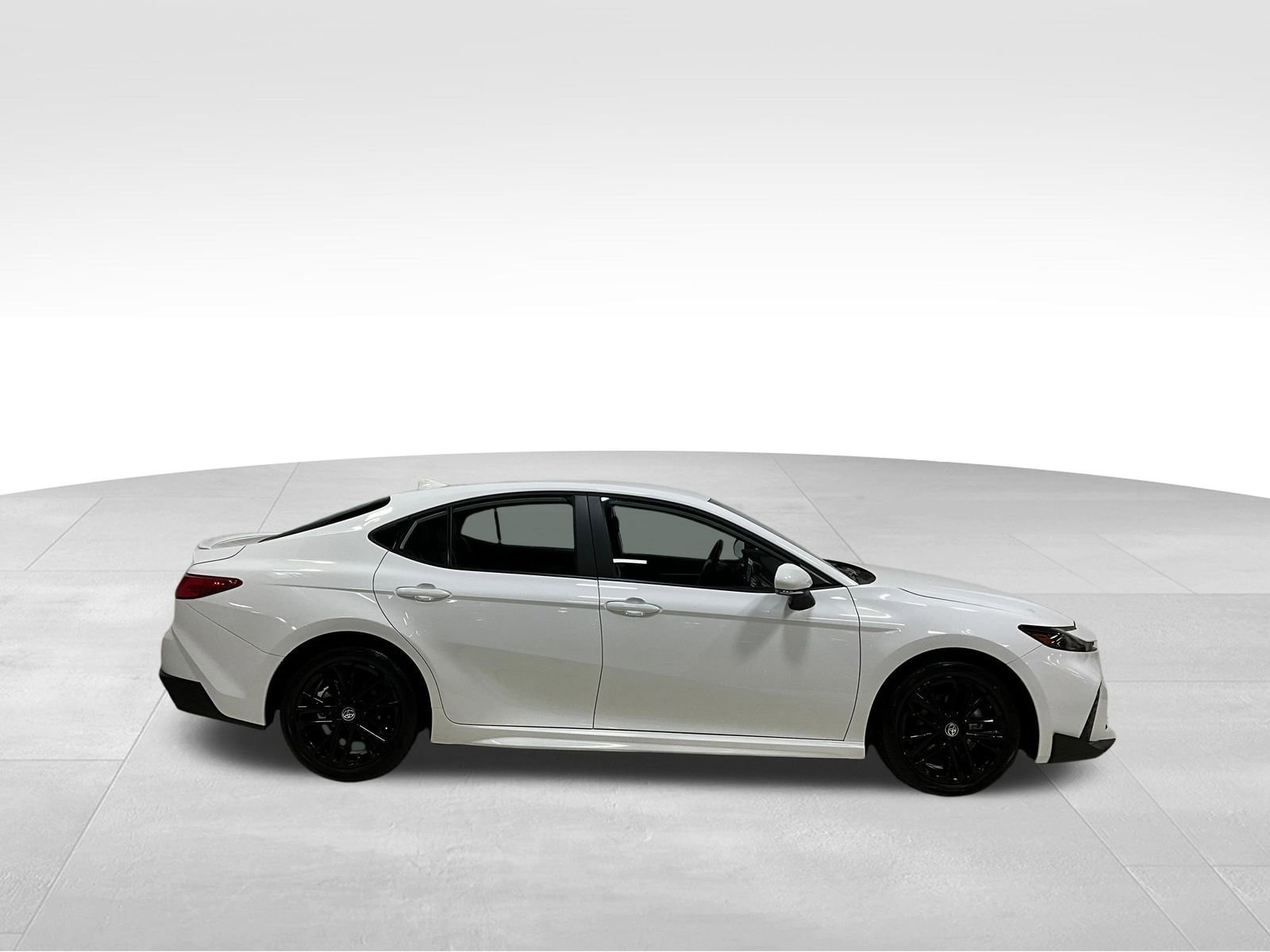 Used 2025 Toyota Camry SE FWD image 4