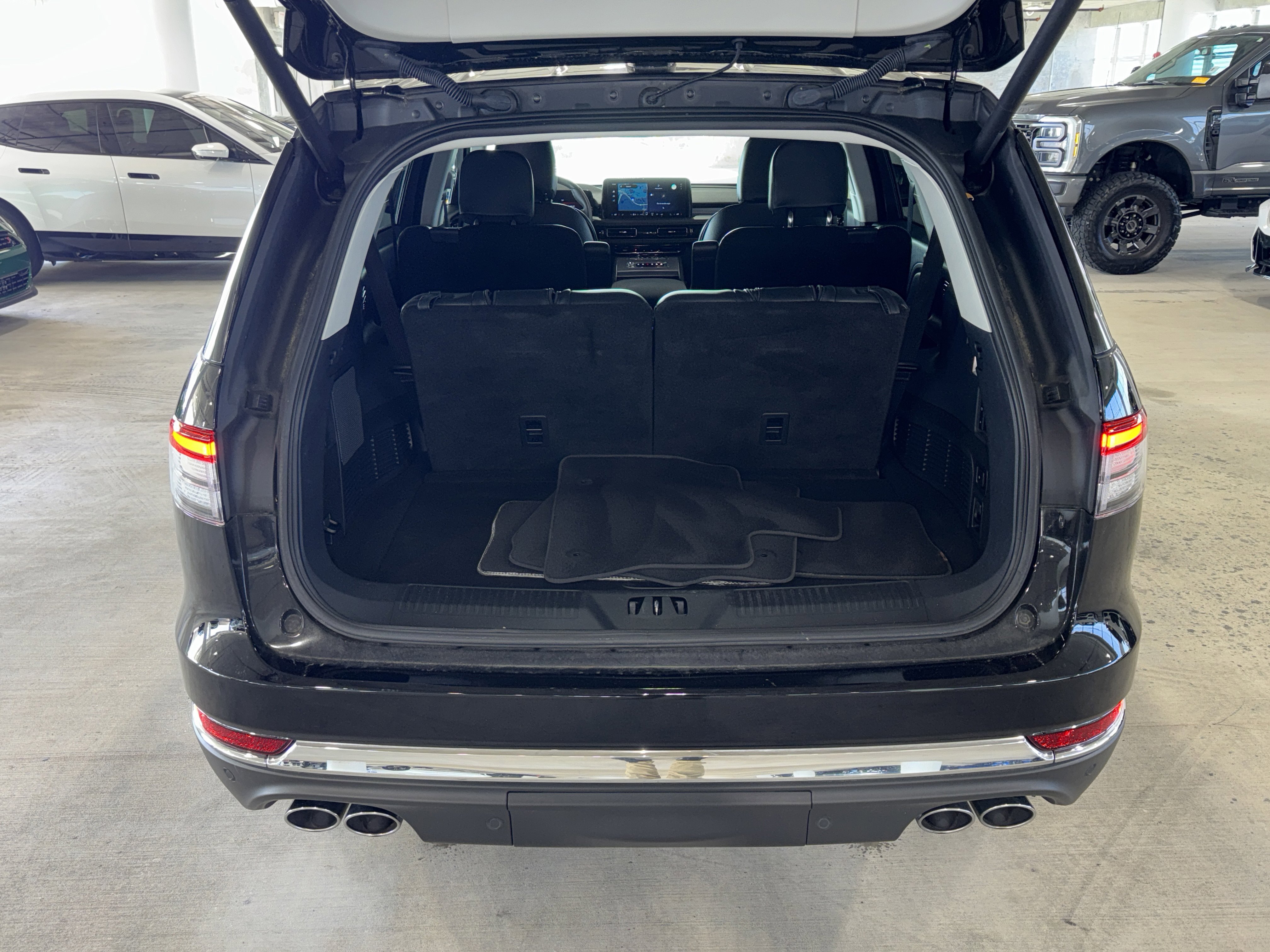 Used 2025 Lincoln Aviator 2WD image 14