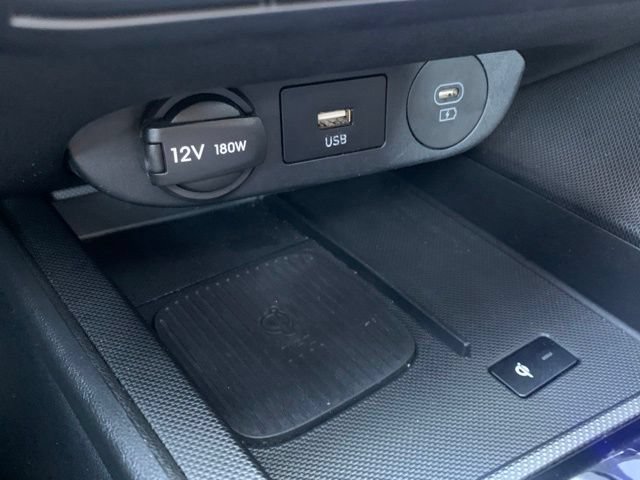 Certified 2025 Hyundai Elantra Limited FWD image 21