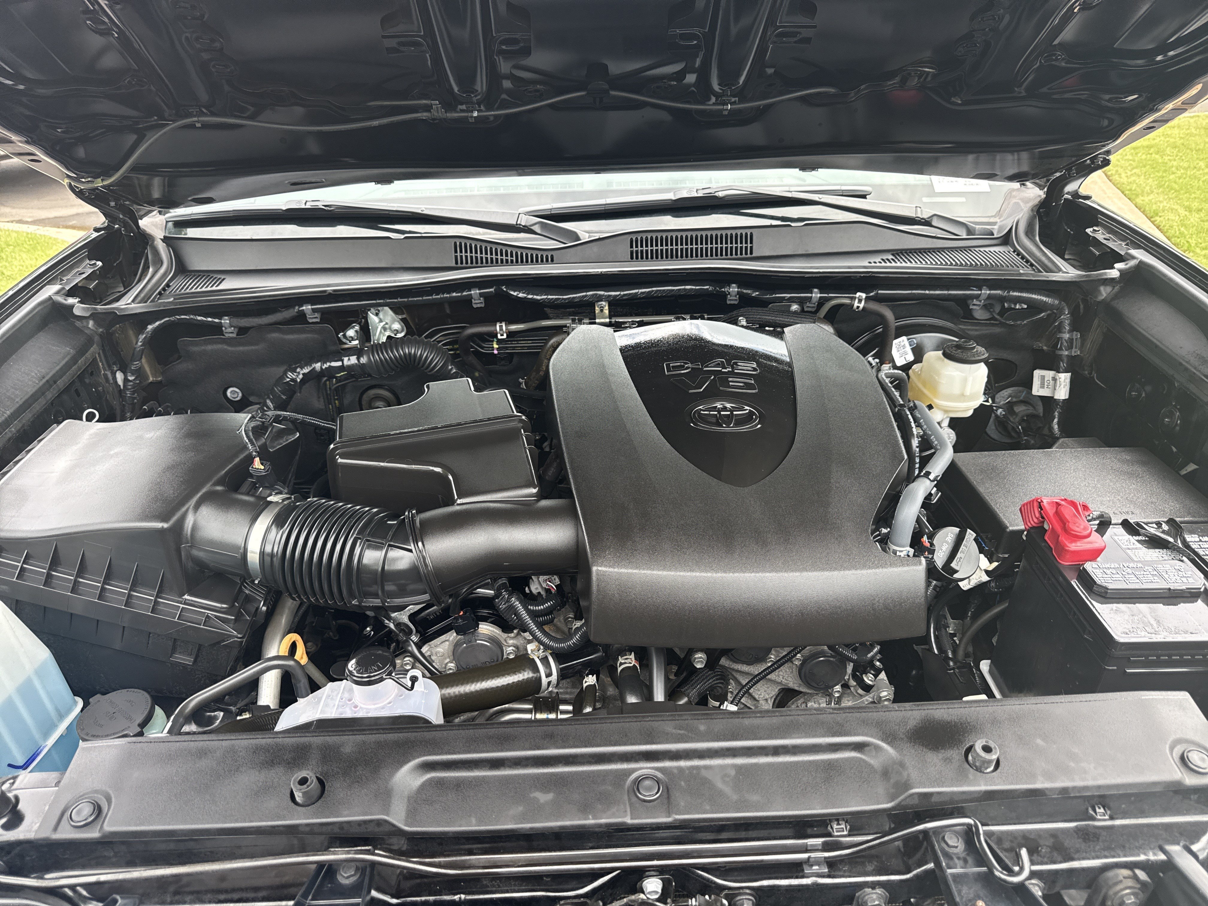 Used 2023 Toyota Tacoma SR5 w/ Technology Package AWD/4WD image 2