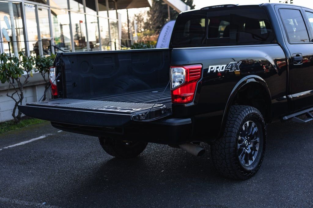 Used 2018 Nissan Titan PRO-4X image 9