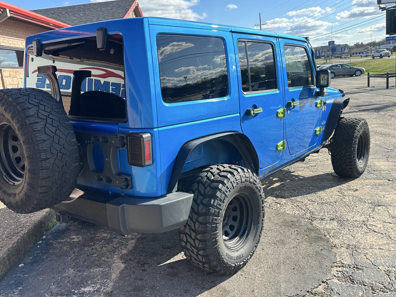 Used 2015 Jeep Wrangler Unlimited Sahara w/ Max Tow Package image 9