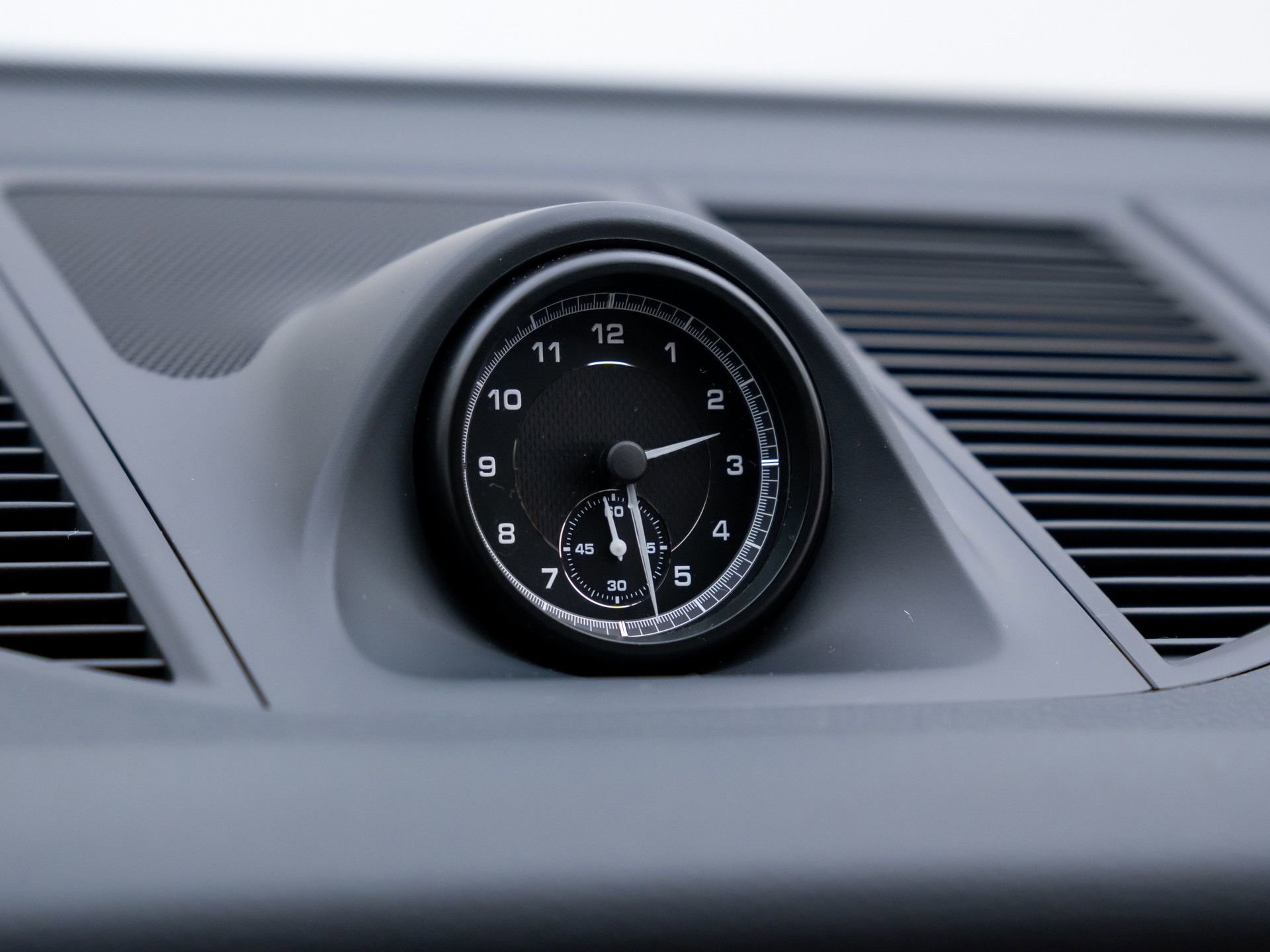 Certified 2025 Porsche Macan image 22