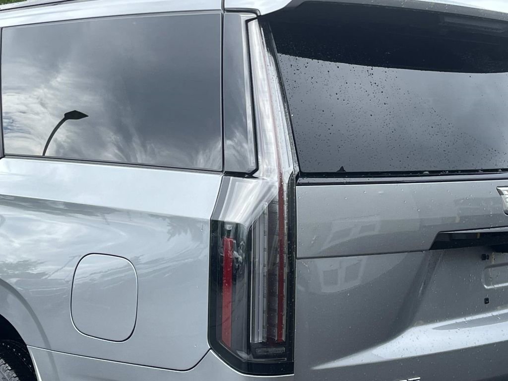 Certified 2025 Cadillac Escalade ESV Sport w/ Touring Package AWD/4WD image 10