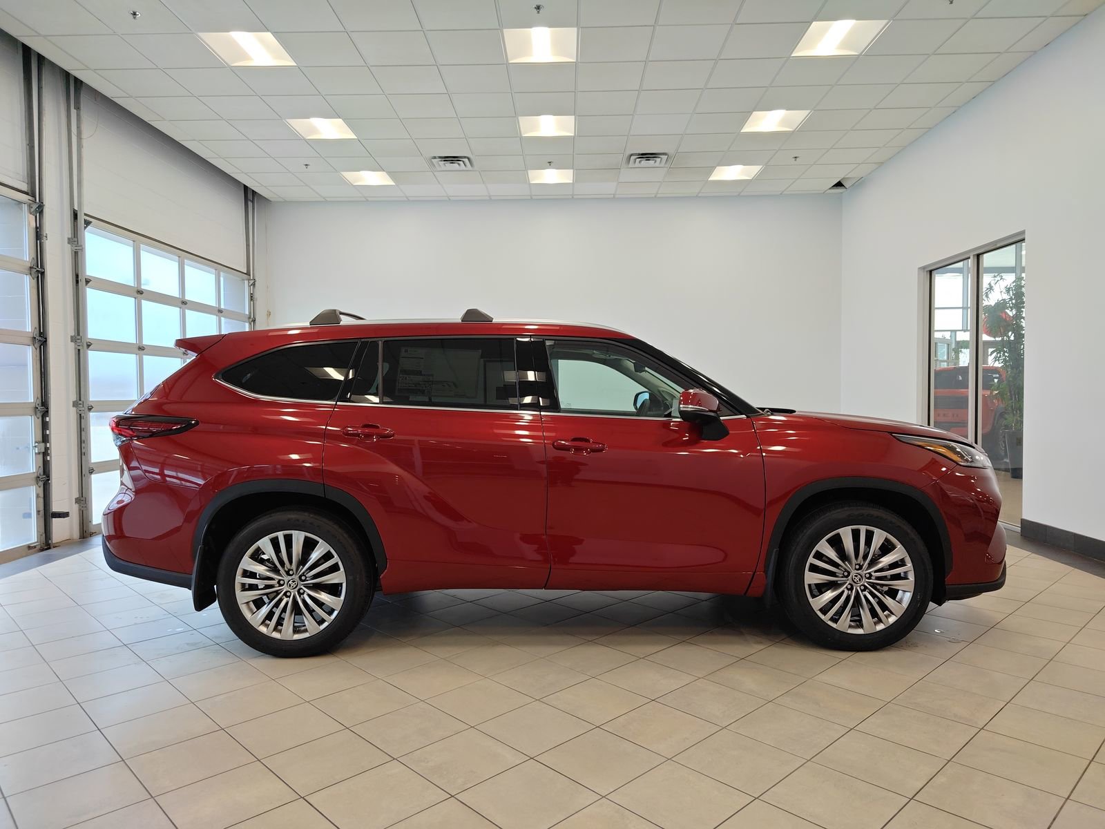 New 2026 Toyota Highlander Platinum image 2