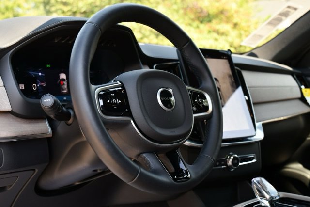 New 2026 Volvo XC90 B6 Plus w/ Protection Package Premier AWD/4WD image 12