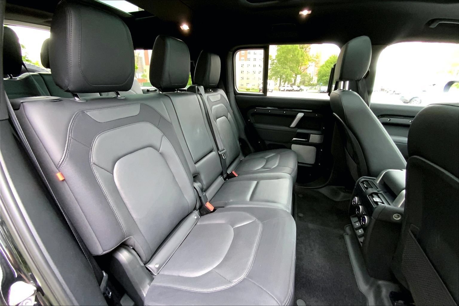 Used 2023 Land Rover Defender 130 X-Dynamic SE AWD/4WD image 19