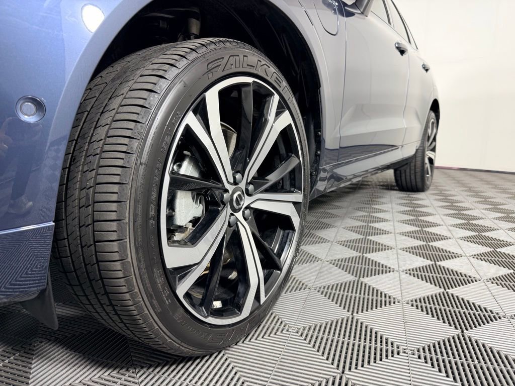Used 2025 Volvo XC60 T8 Ultra w/ Protection Package Premier image 12