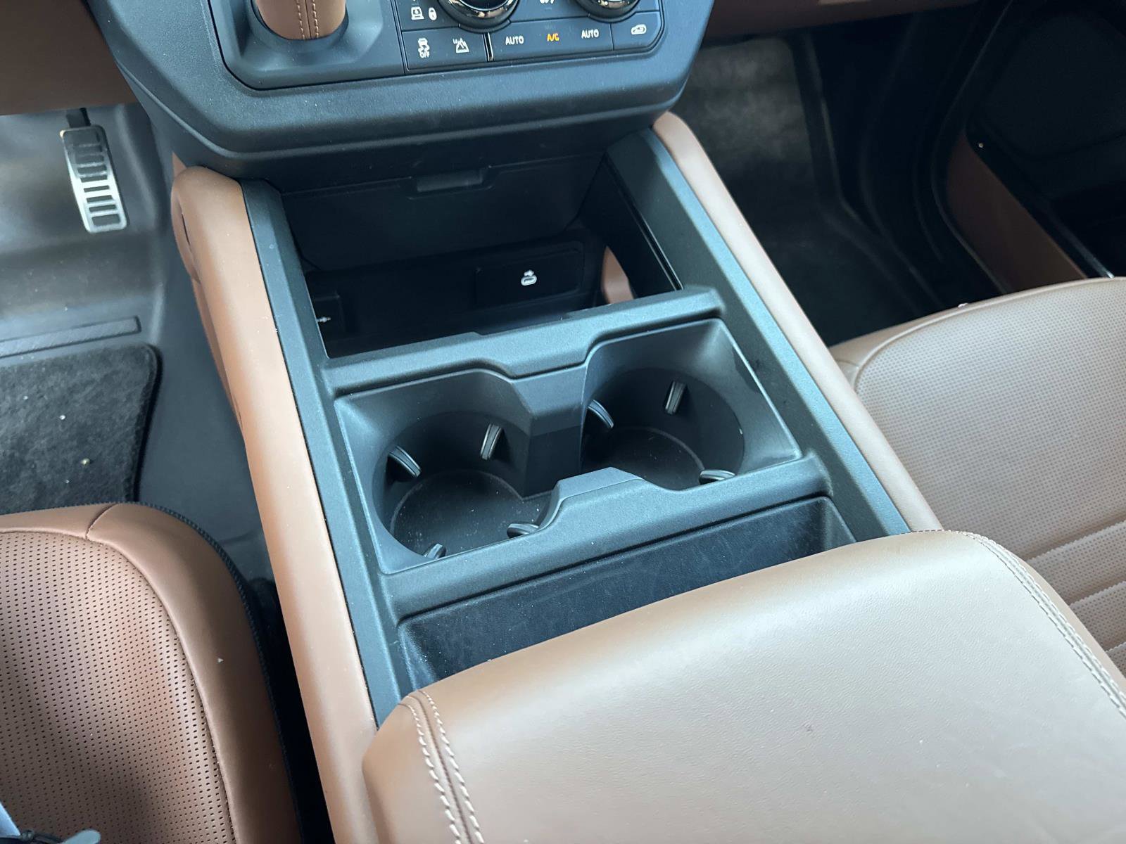 Used 2025 Land Rover Defender 110 image 26