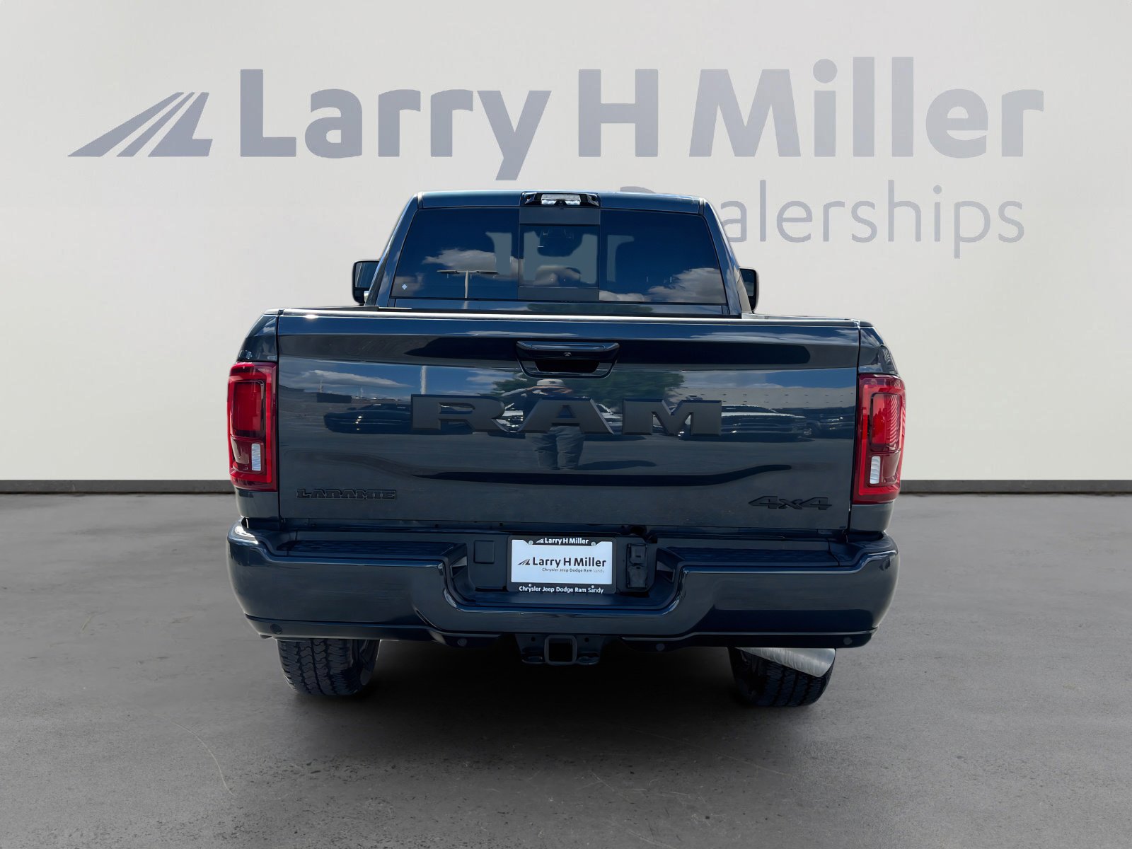 New 2025 RAM 2500 Laramie w/ Night Edition AWD/4WD image 4