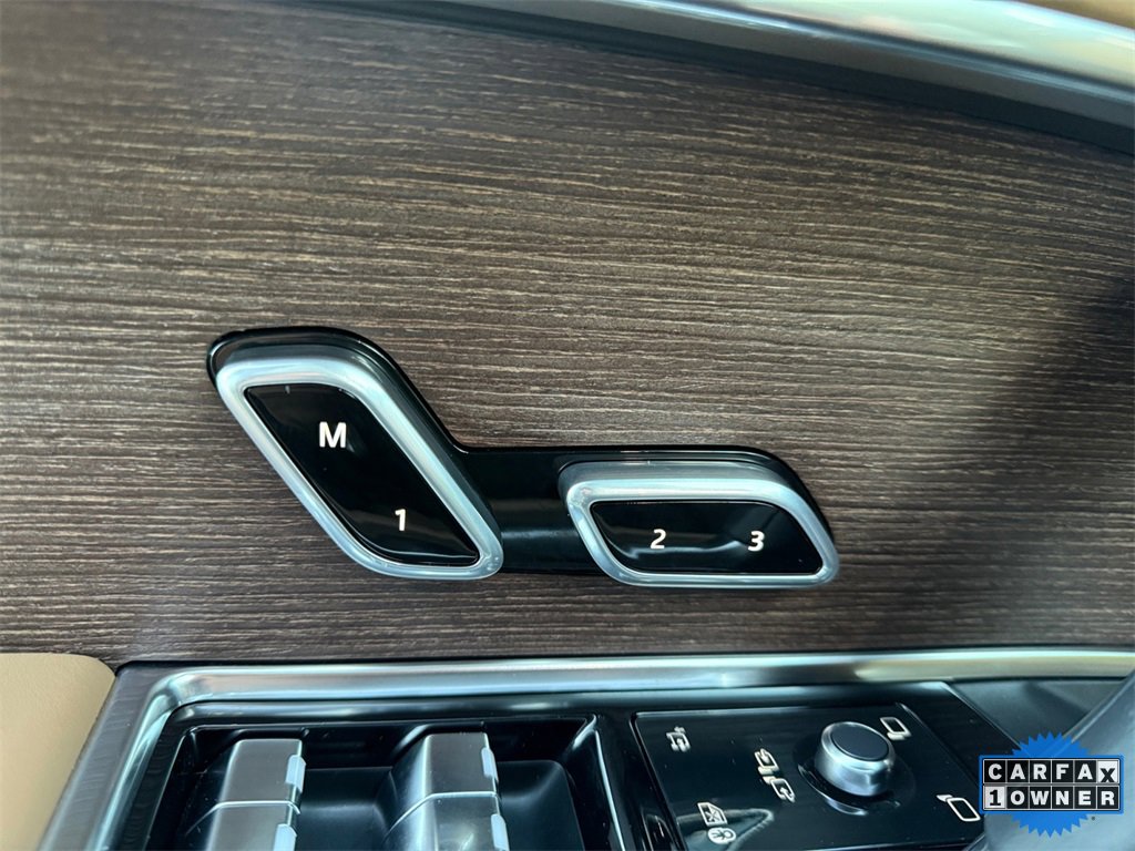 Used 2025 Land Rover Range Rover Long Wheelbase SE image 11