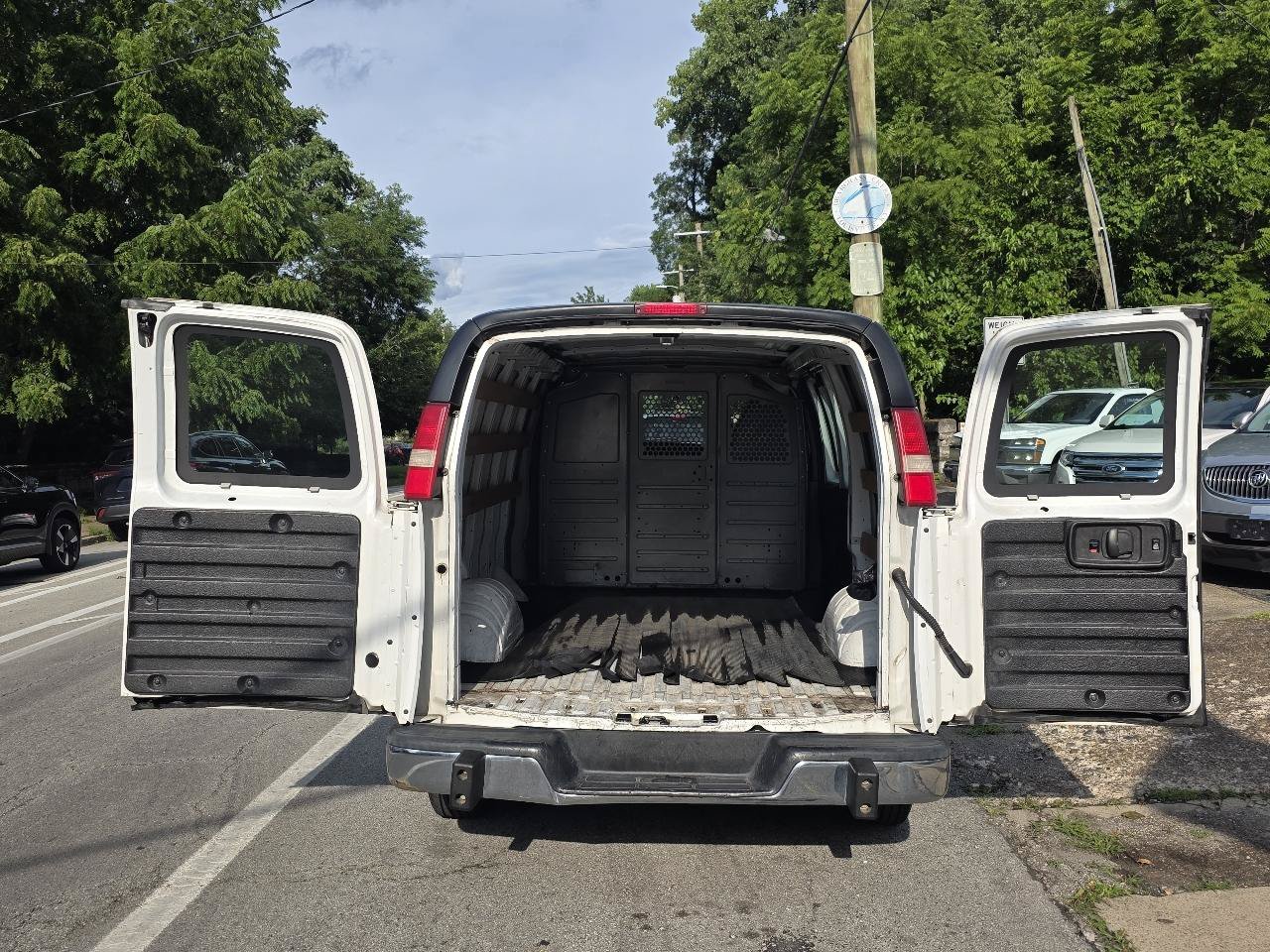 Used 2014 GMC Savana 2500 RWD image 13