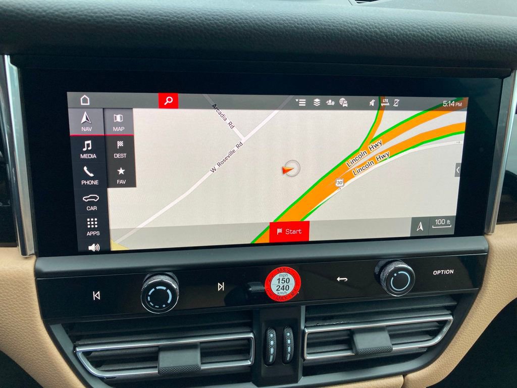 Used 2025 Porsche Macan AWD image 24