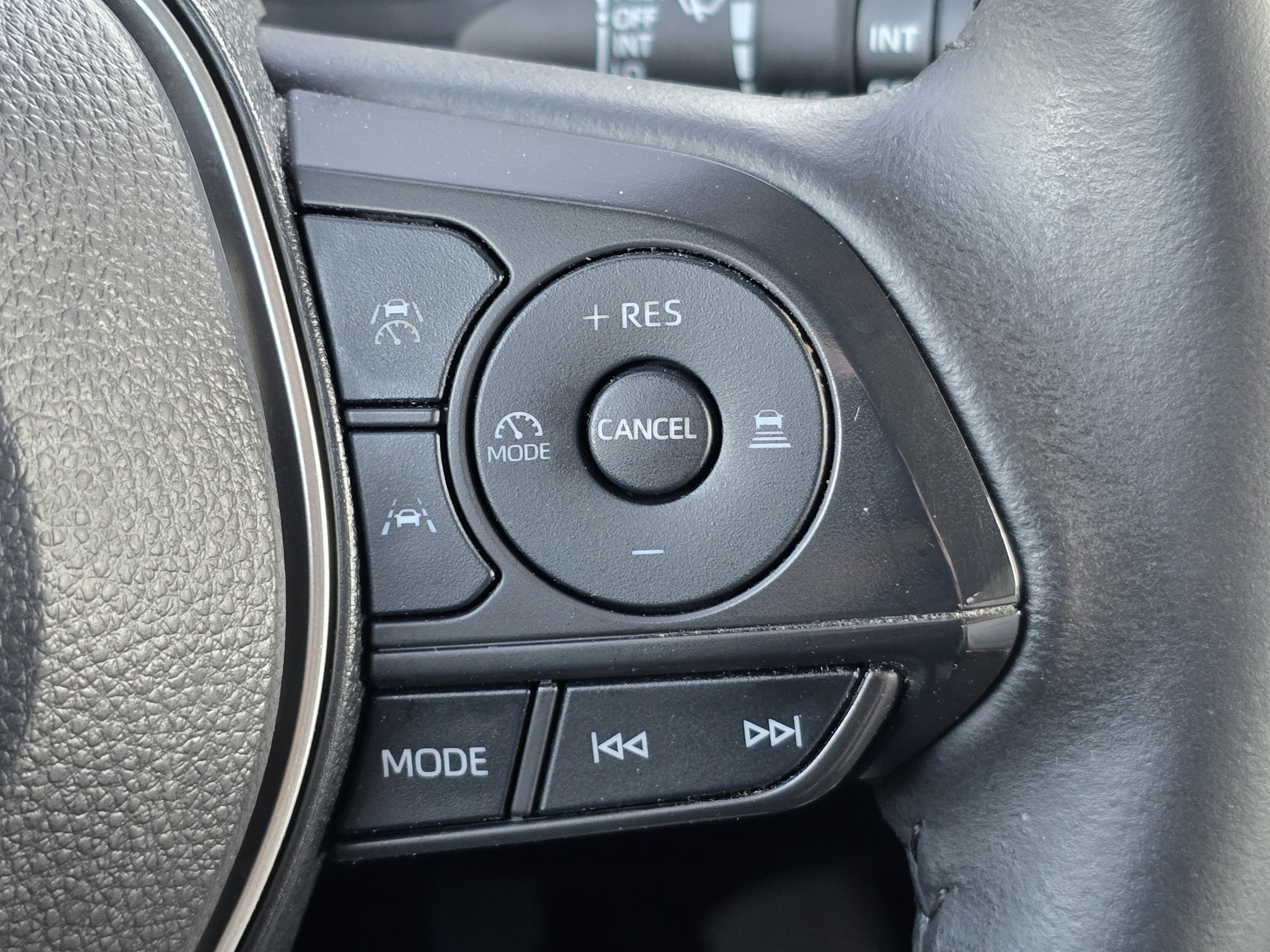 Certified 2024 Toyota Corolla Cross LE AWD/4WD image 18