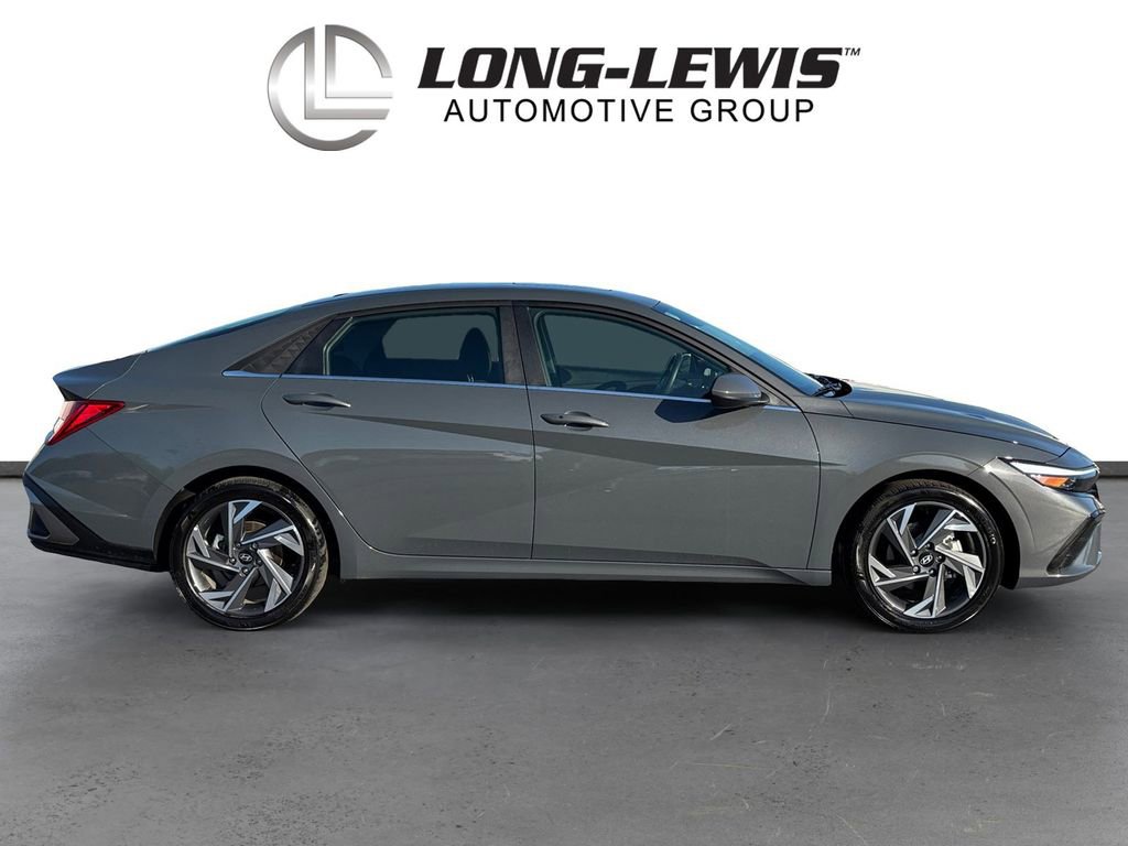 Used 2024 Hyundai Elantra SEL w/ Convenience Package image 8