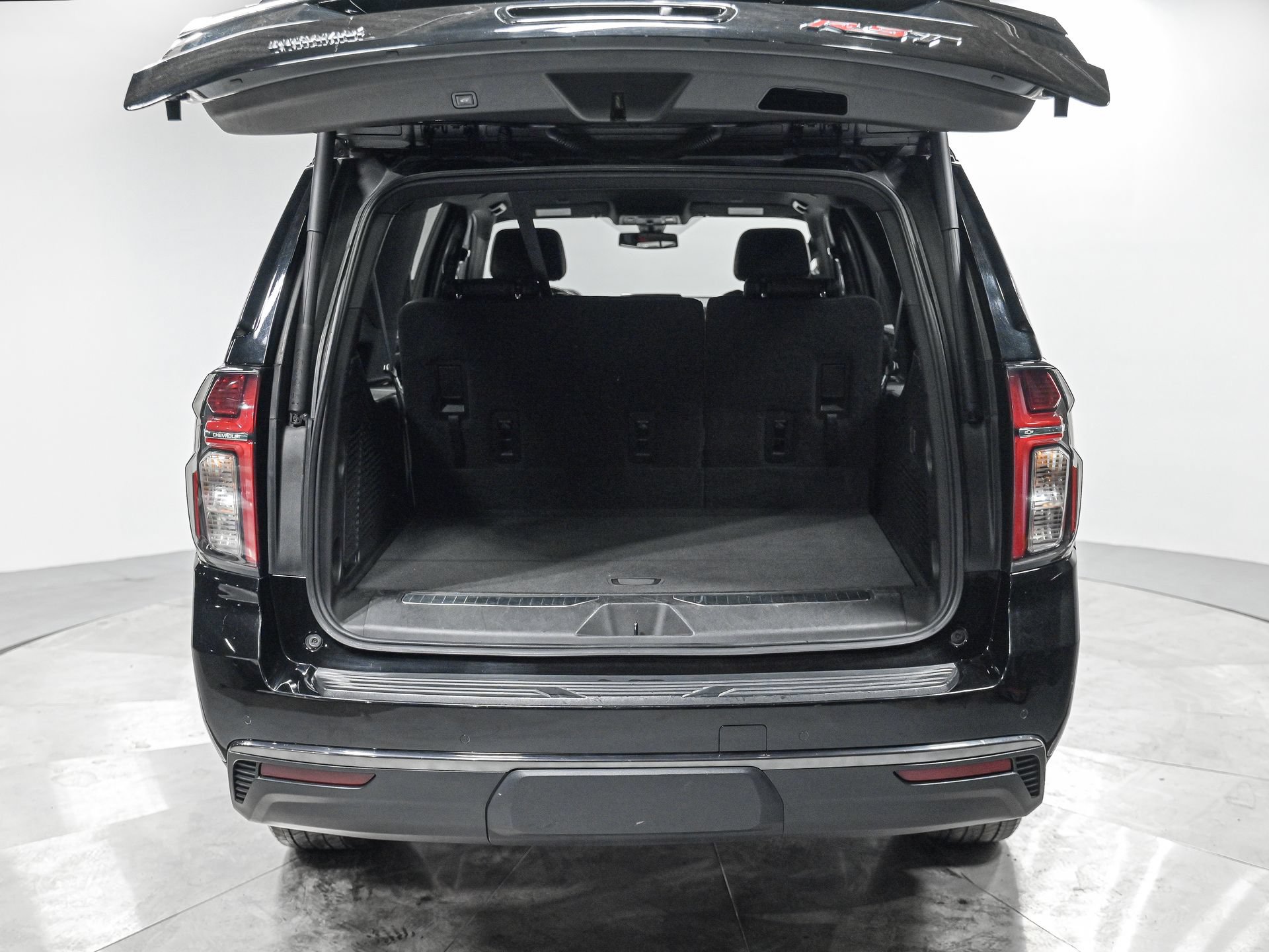 Used 2022 Chevrolet Suburban RST AWD/4WD image 6