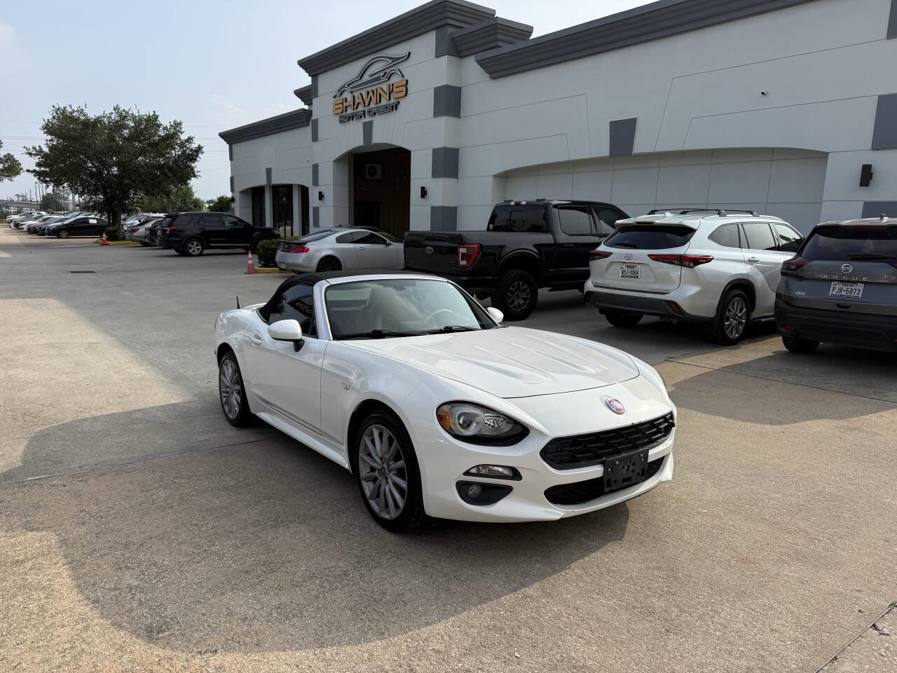 Used 2017 FIAT 124 Spider Lusso RWD image 4