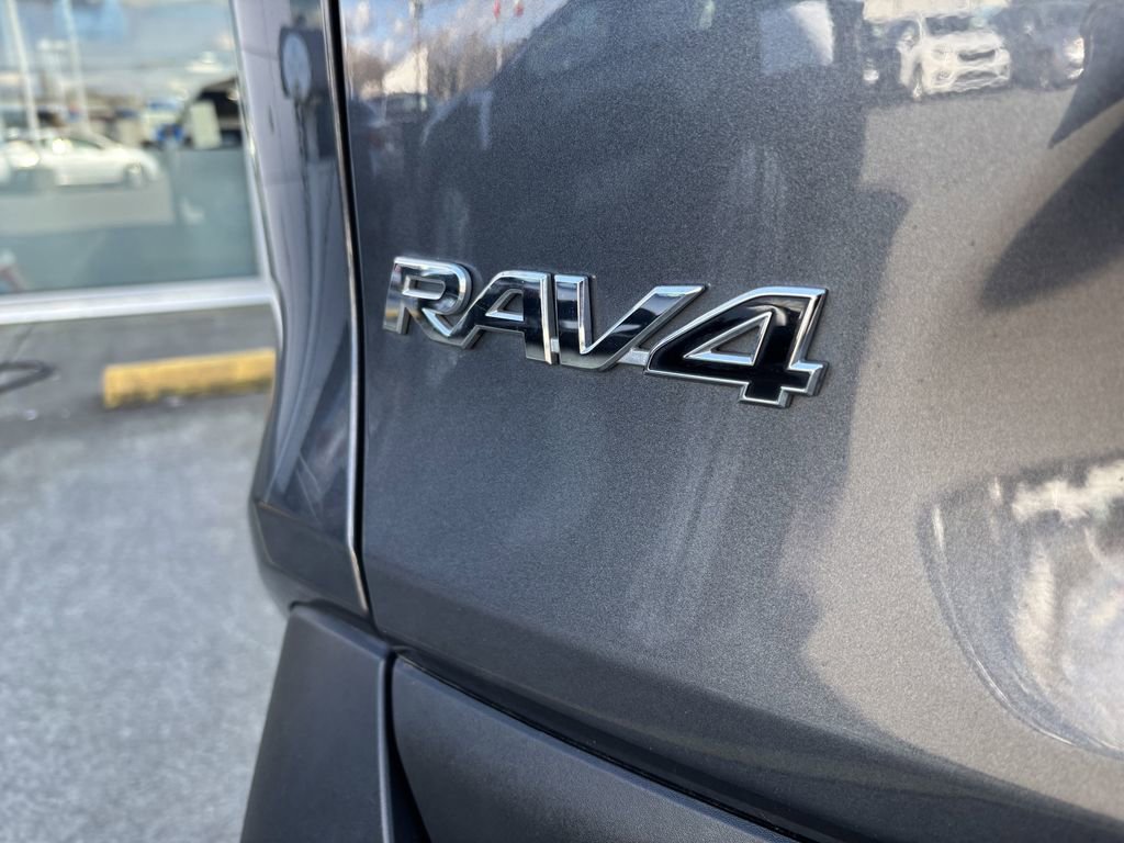 Used 2025 Toyota RAV4 XLE AWD/4WD image 11
