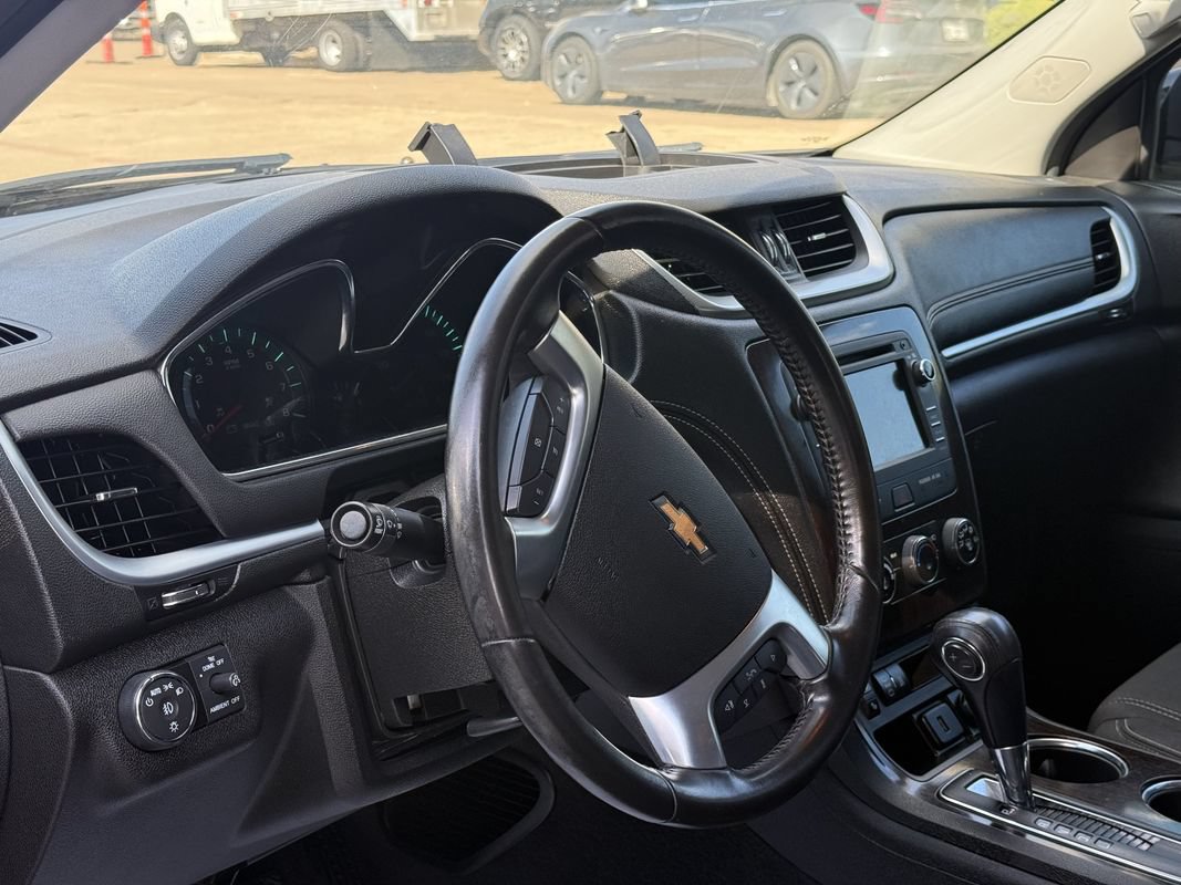 Used 2016 Chevrolet Traverse LT w/ Style and Technology Package FWD image 6