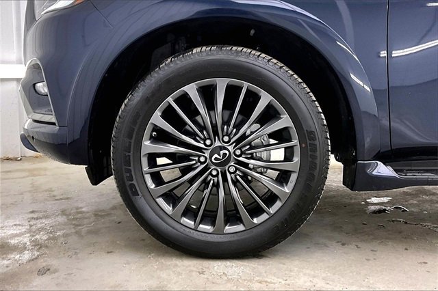 Used 2024 INFINITI QX80 Premium Select w/ Cargo Package image 10