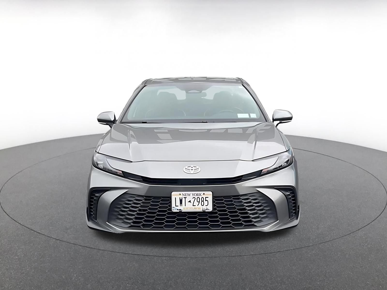 Used 2025 Toyota Camry SE FWD image 4