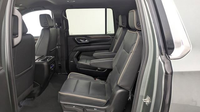 Used 2023 Chevrolet Suburban Premier image 17