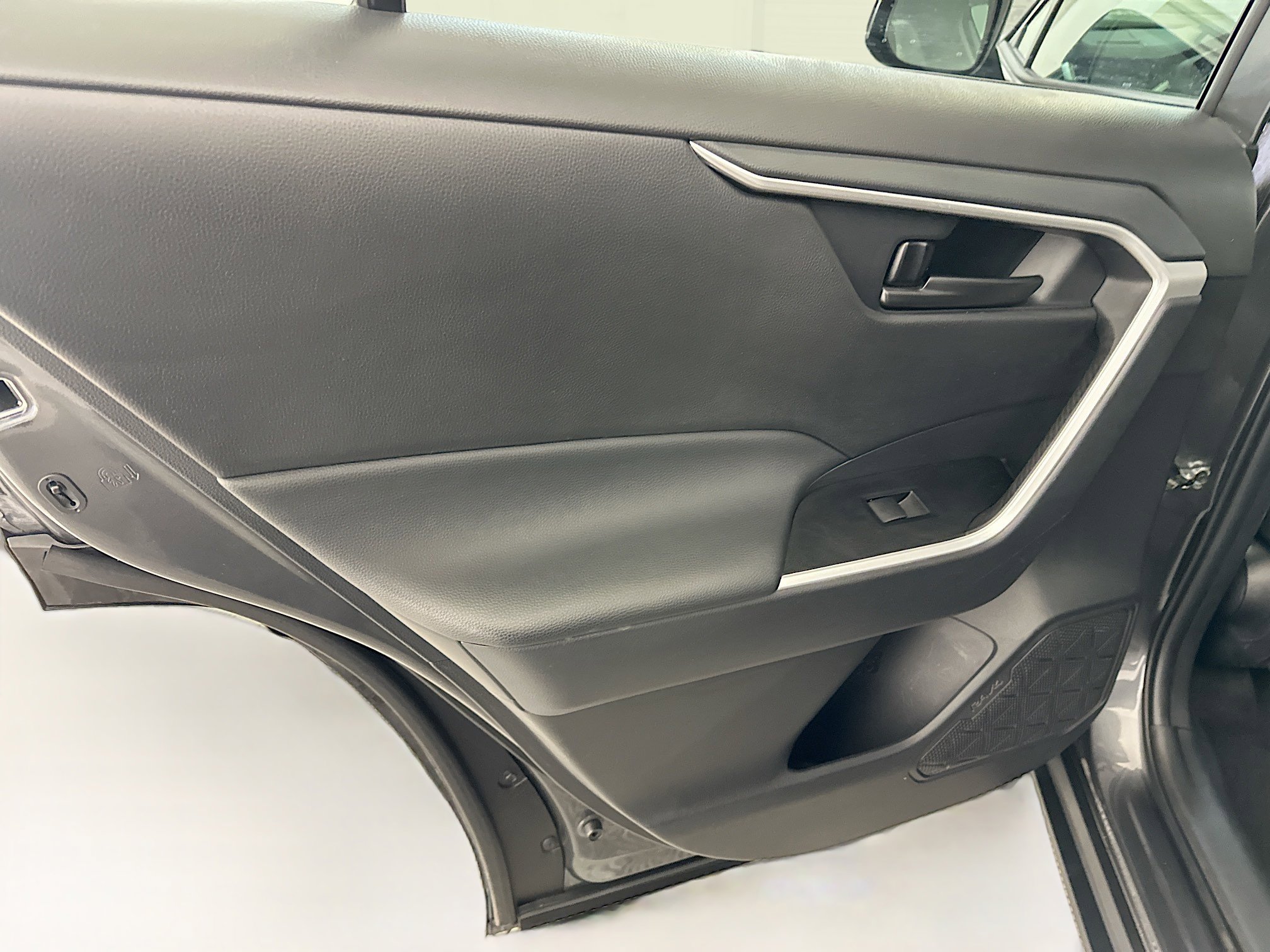 Used 2025 Toyota RAV4 LE image 27