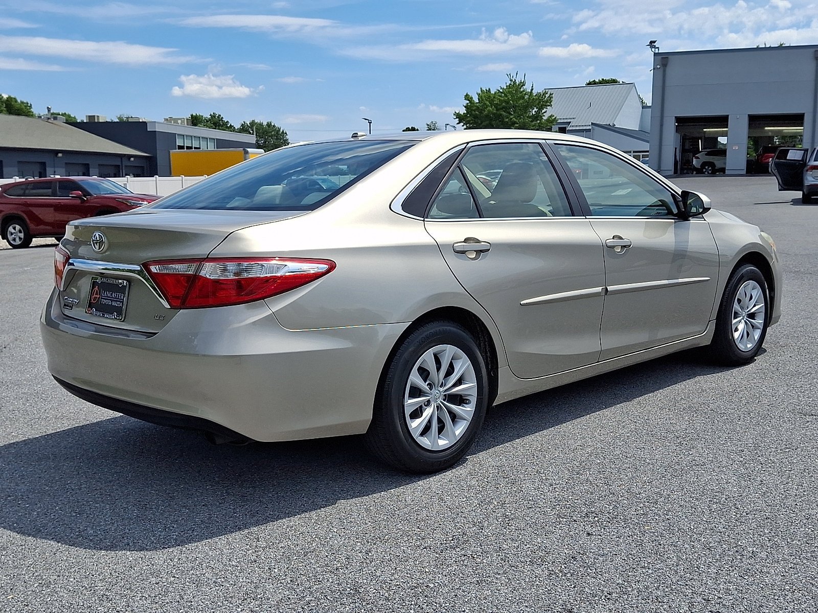 Used 2015 Toyota Camry LE FWD image 7