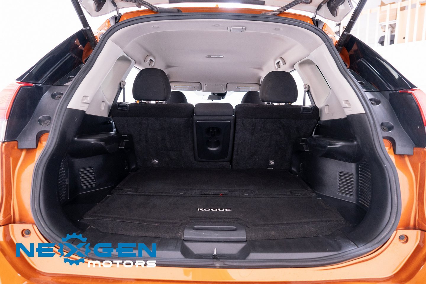 Used 2020 Nissan Rogue SV w/ Premium Package image 40