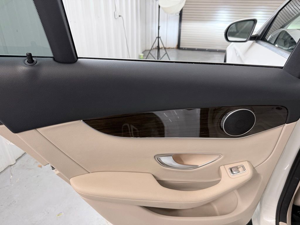 Used 2021 Mercedes-Benz GLC 300 image 31