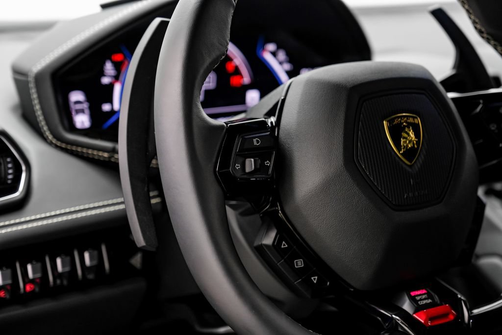 Used 2024 Lamborghini Huracan EVO AWD/4WD image 18