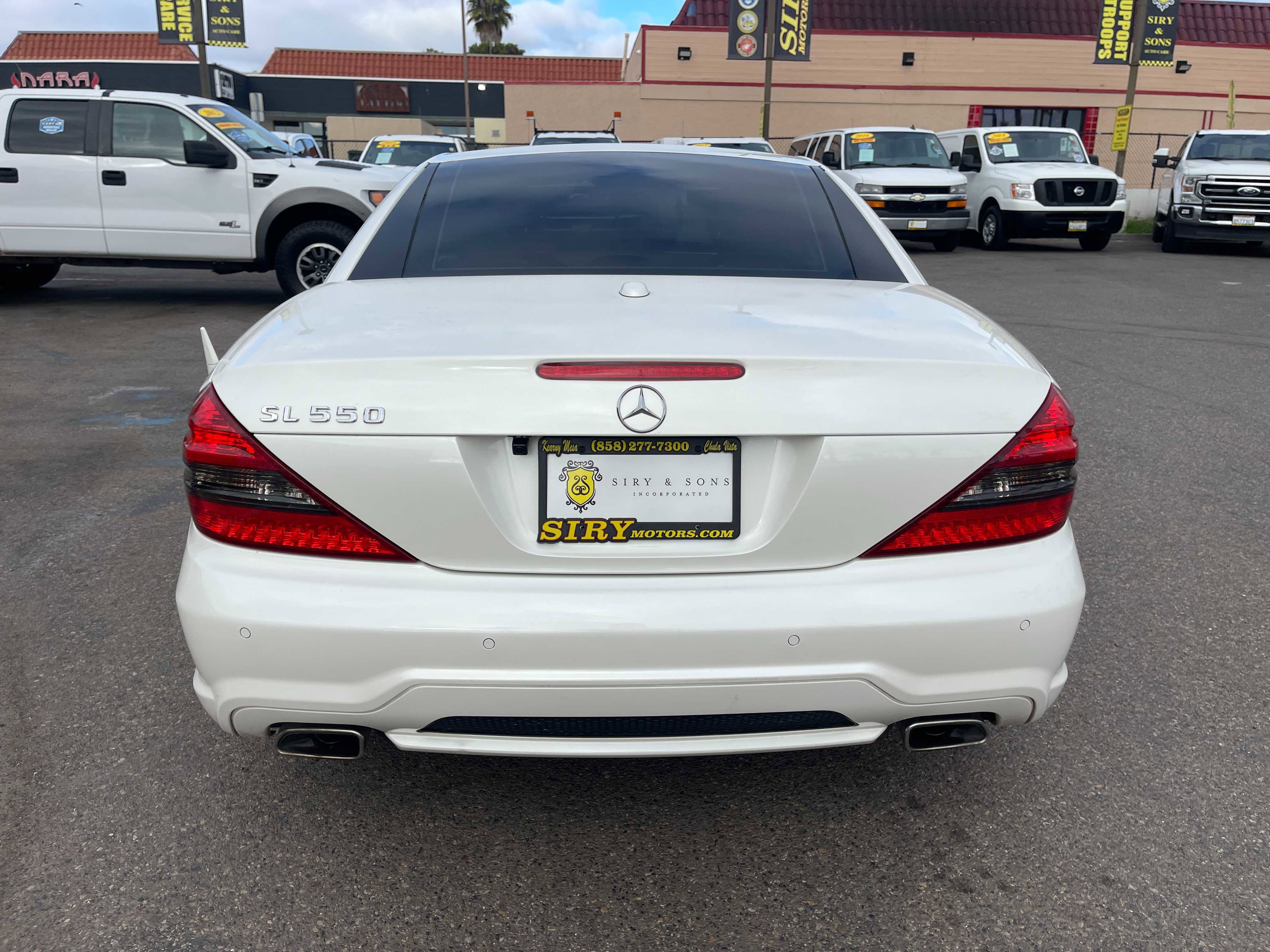 Used 2011 Mercedes-Benz SL 550 image 4