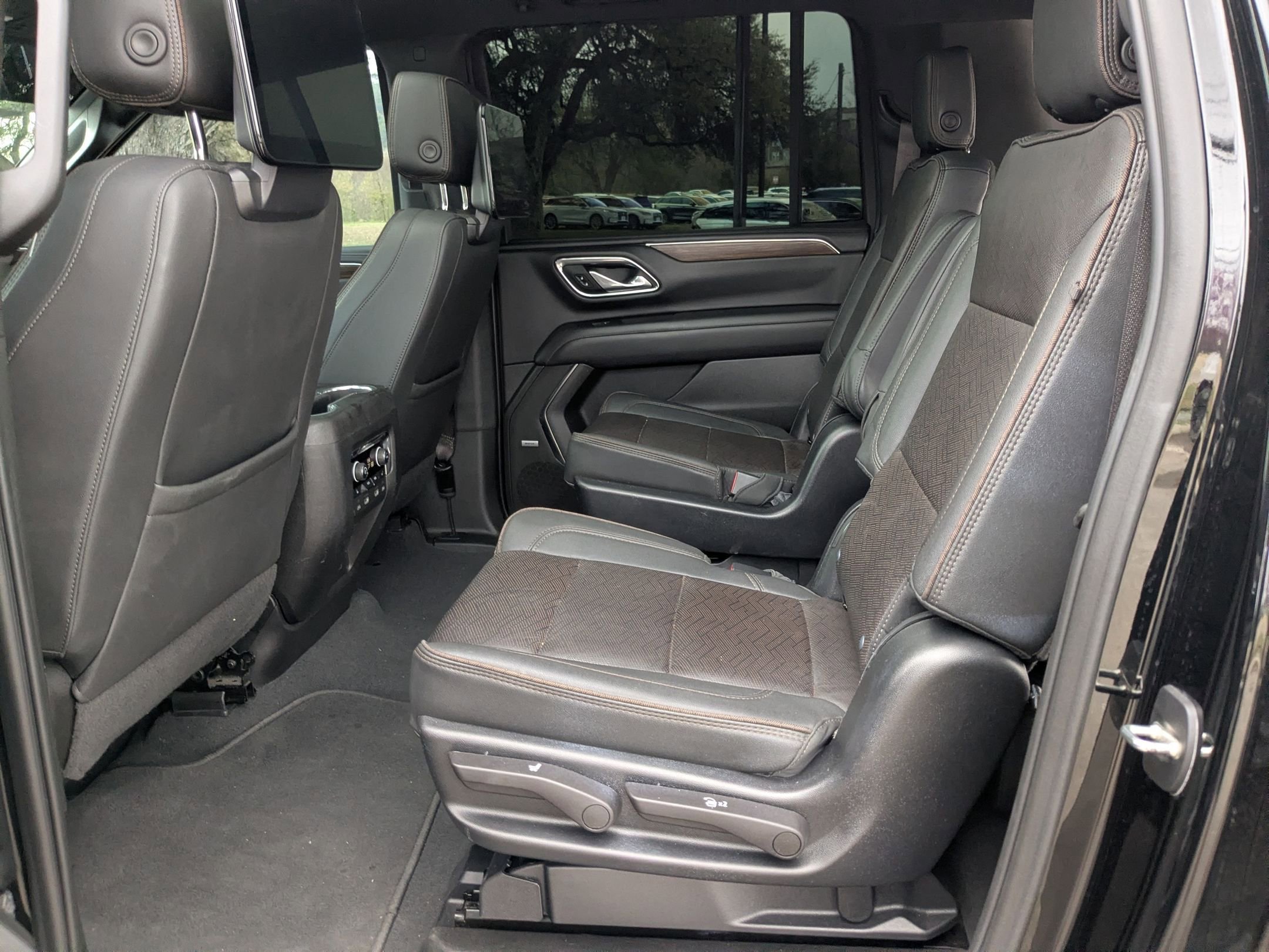 Used 2023 Chevrolet Suburban High Country w/ Advanced Technology Package image 21