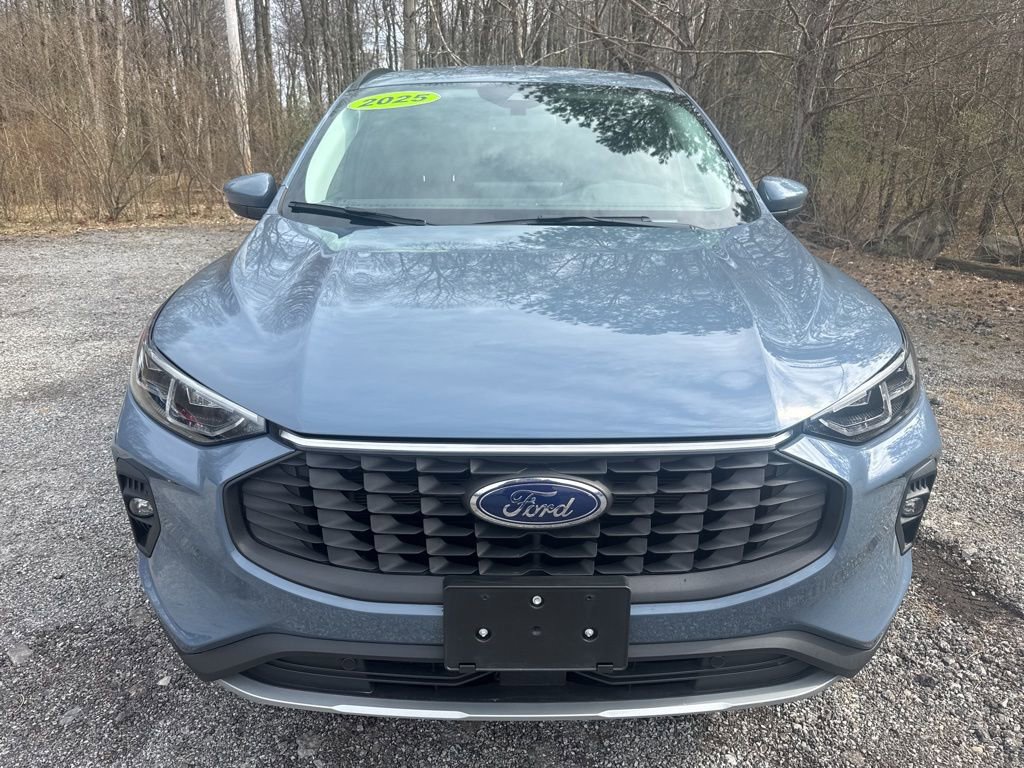 Used 2025 Ford Escape Platinum AWD/4WD image 2