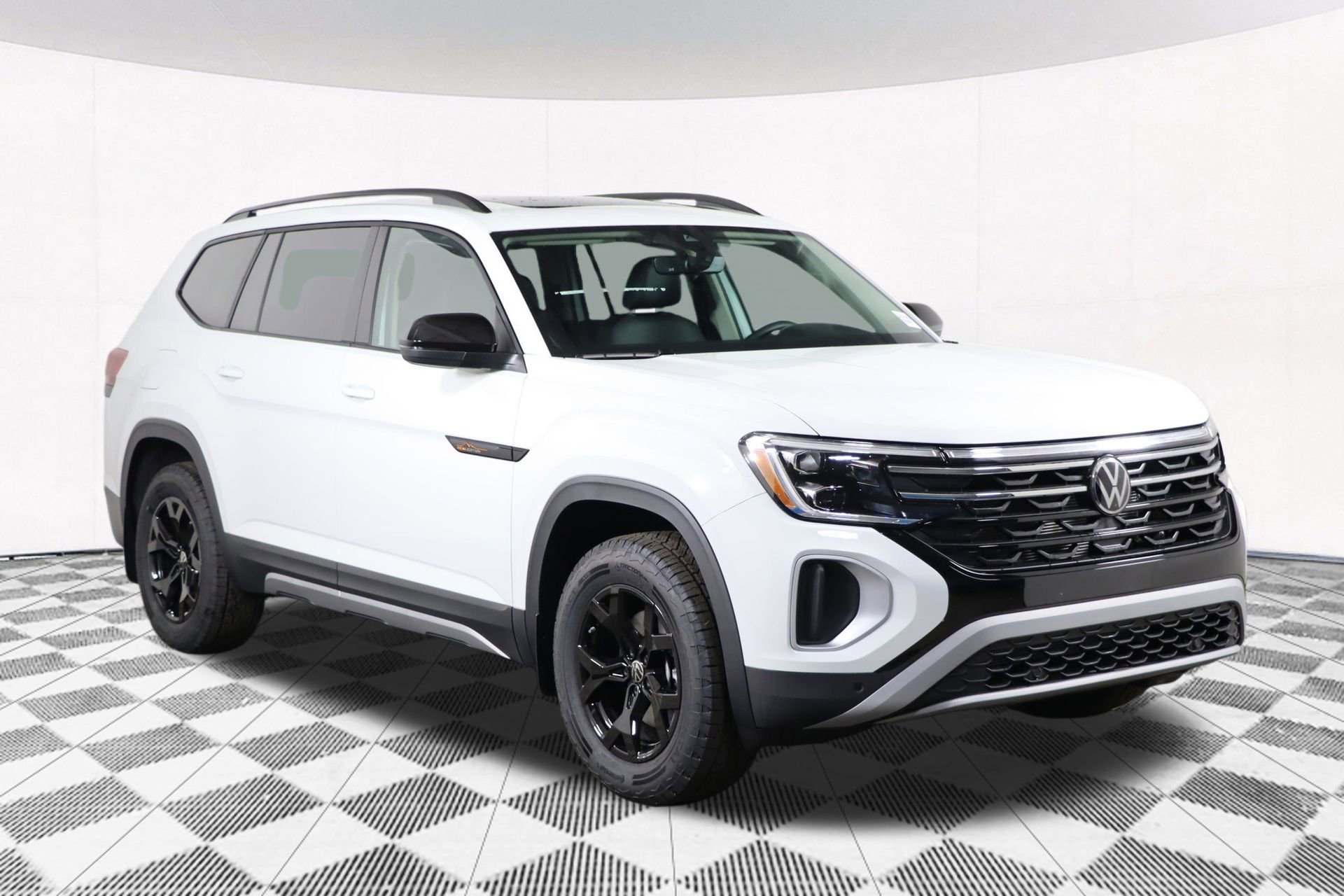 Used 2025 Volkswagen Atlas Peak Edition SE image 17