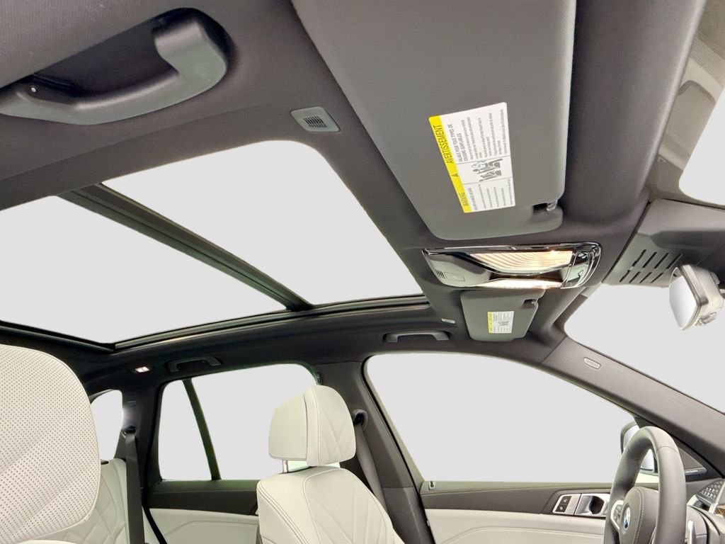 Used 2026 BMW X5 xDrive50e w/ M Sport Package AWD/4WD image 17