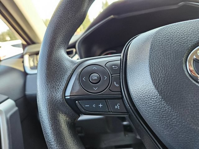 Used 2025 Toyota RAV4 XLE FWD image 35
