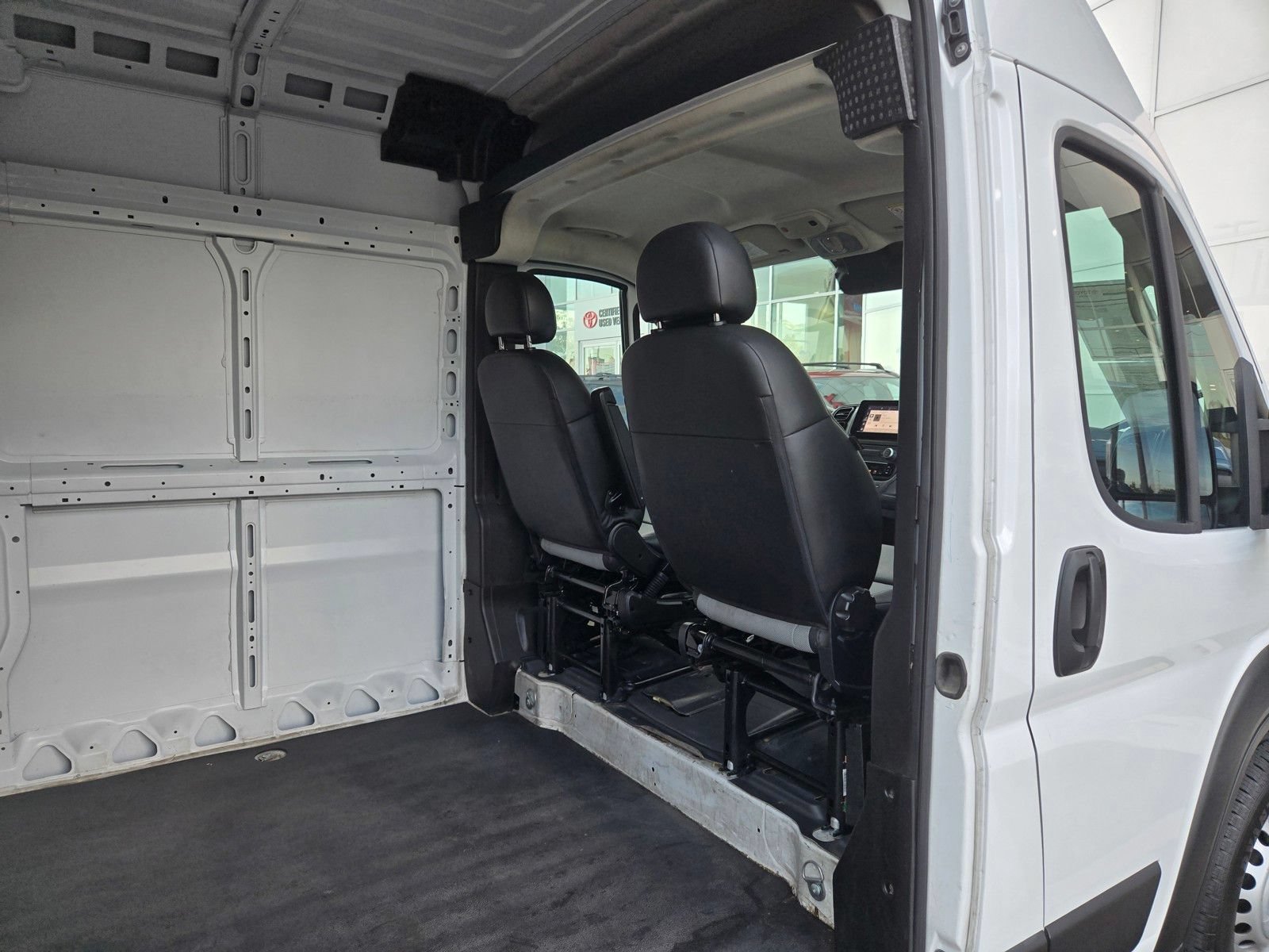 Used 2025 RAM ProMaster 2500 w/ Convenience Group FWD image 11