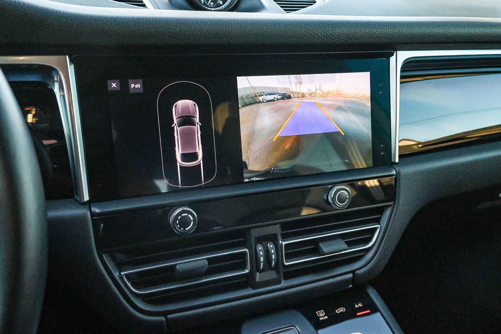 Used 2022 Porsche Macan Base image 35