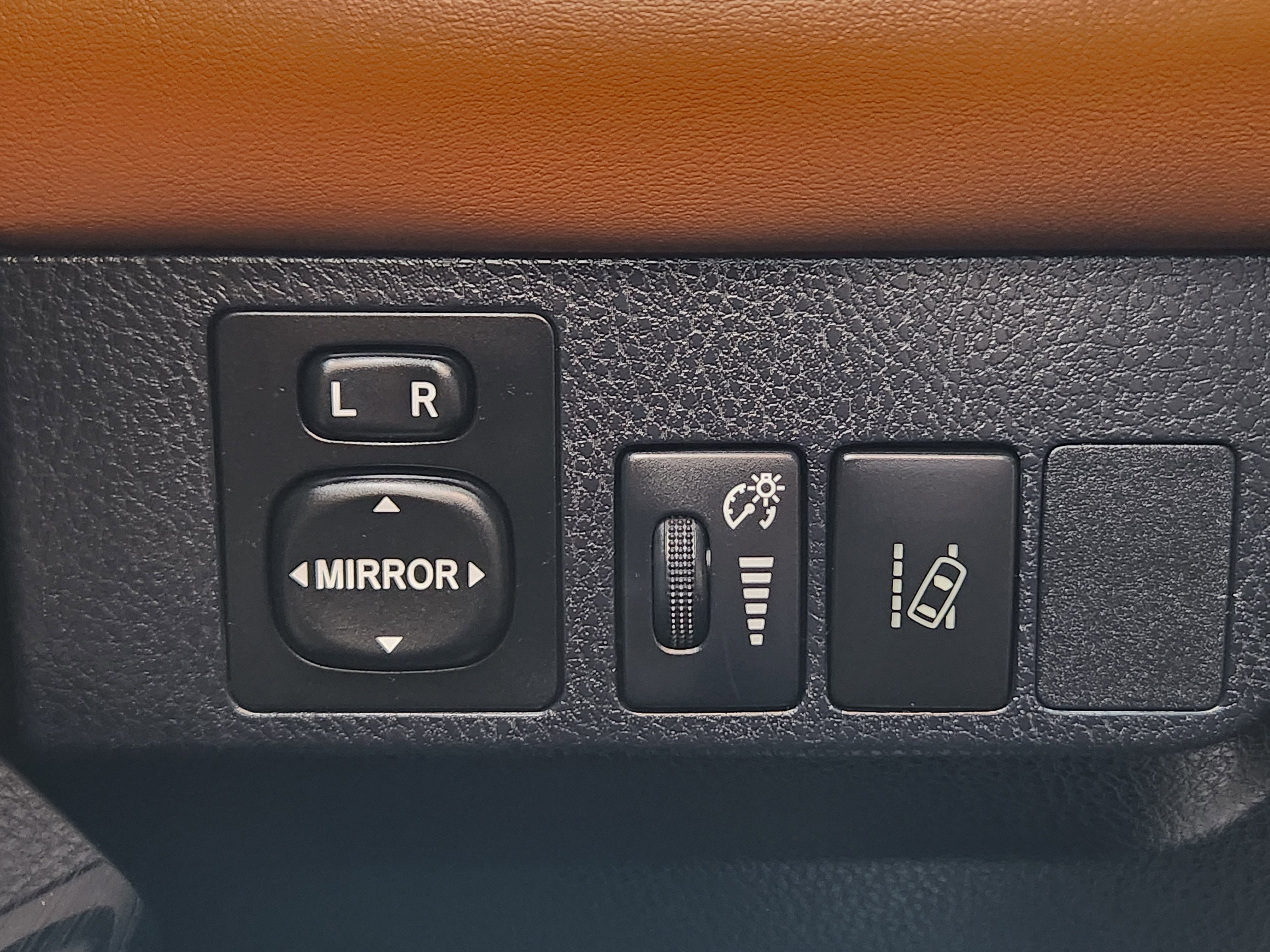 Used 2017 Toyota RAV4 Limited image 27