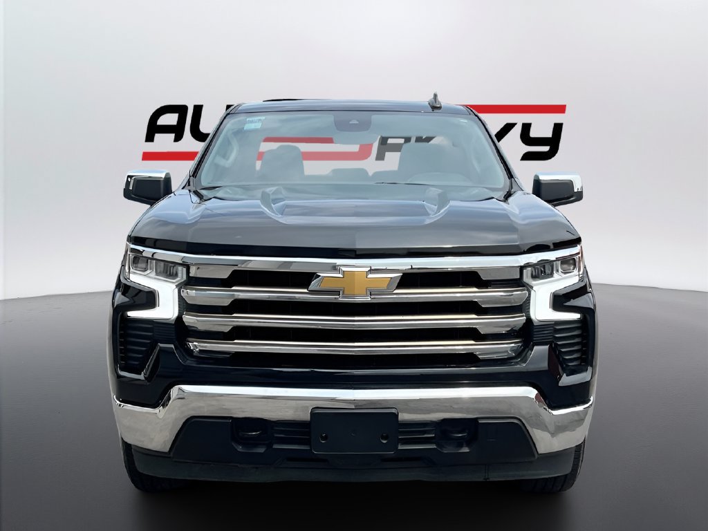 Used 2025 Chevrolet Silverado 1500 LT AWD/4WD image 2
