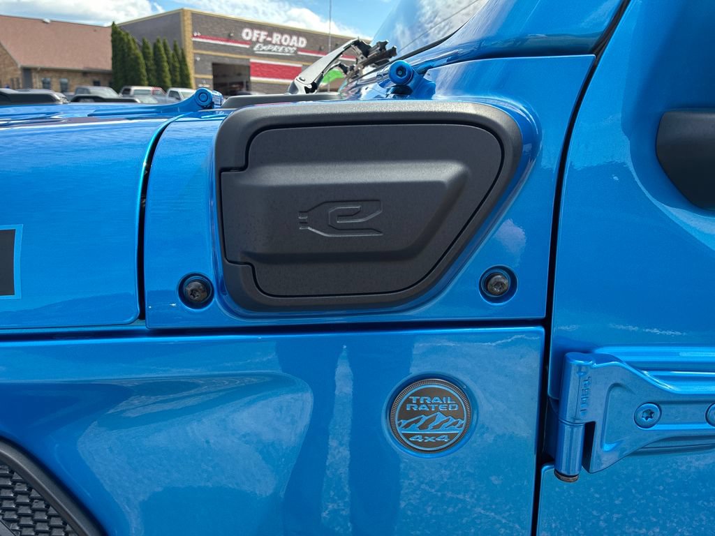 Used 2023 Jeep Wrangler Unlimited Rubicon 4xe w/ Cold Weather Group AWD/4WD image 9