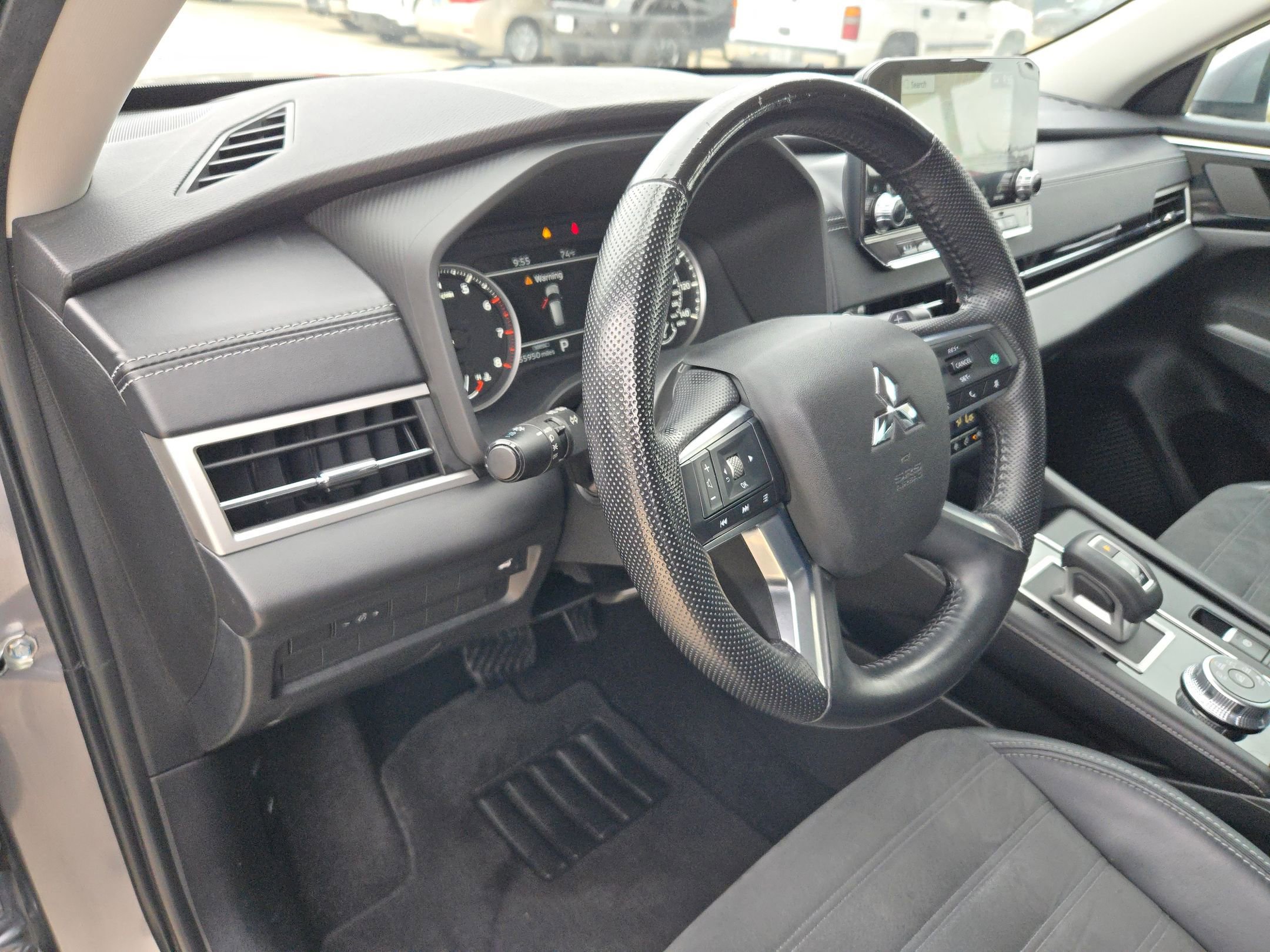 Used 2022 Mitsubishi Outlander SE image 10