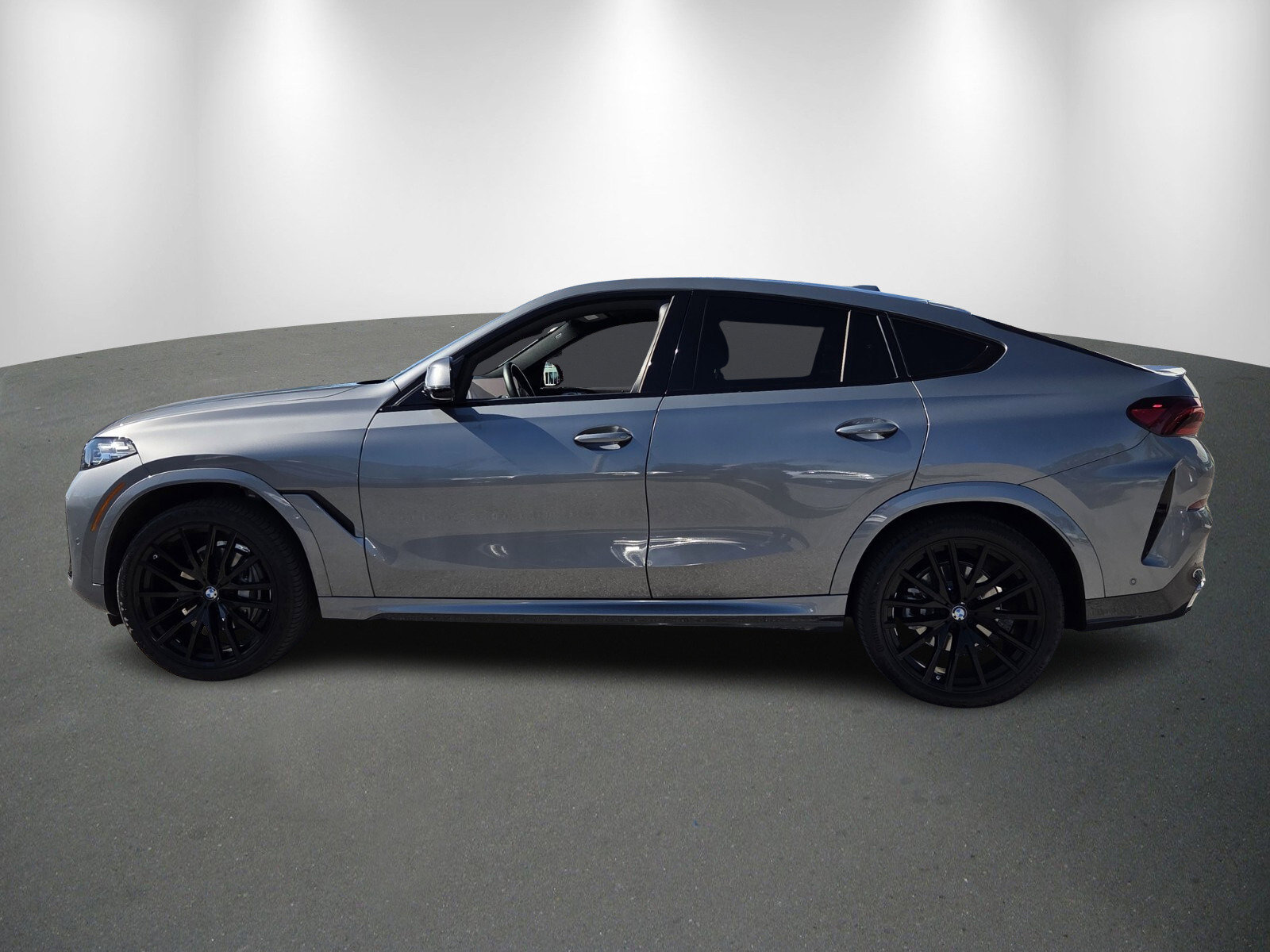 Certified 2024 BMW X6 xDrive40i w/ Premium Package image 4