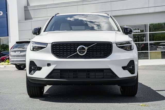 Certified 2025 Volvo XC40 B5 Plus w/ Protection Package Premier image 2