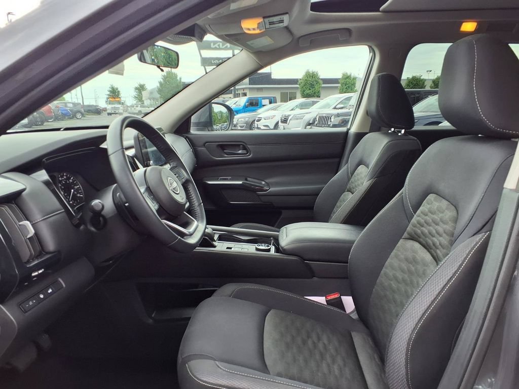 Used 2024 Nissan Pathfinder SV w/ SV Premium Package AWD/4WD image 22