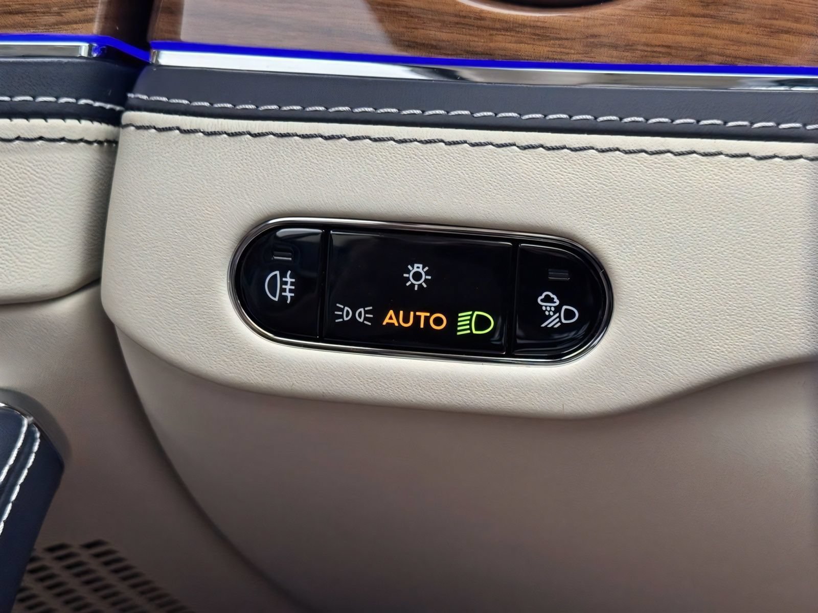 New 2026 Bentley Flying Spur Plug-In Hybrid AWD/4WD image 15